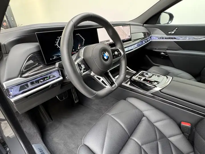 BMW 740 xDrive Rear