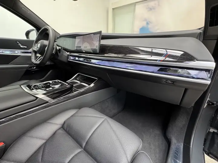 BMW 740 xDrive Interior
